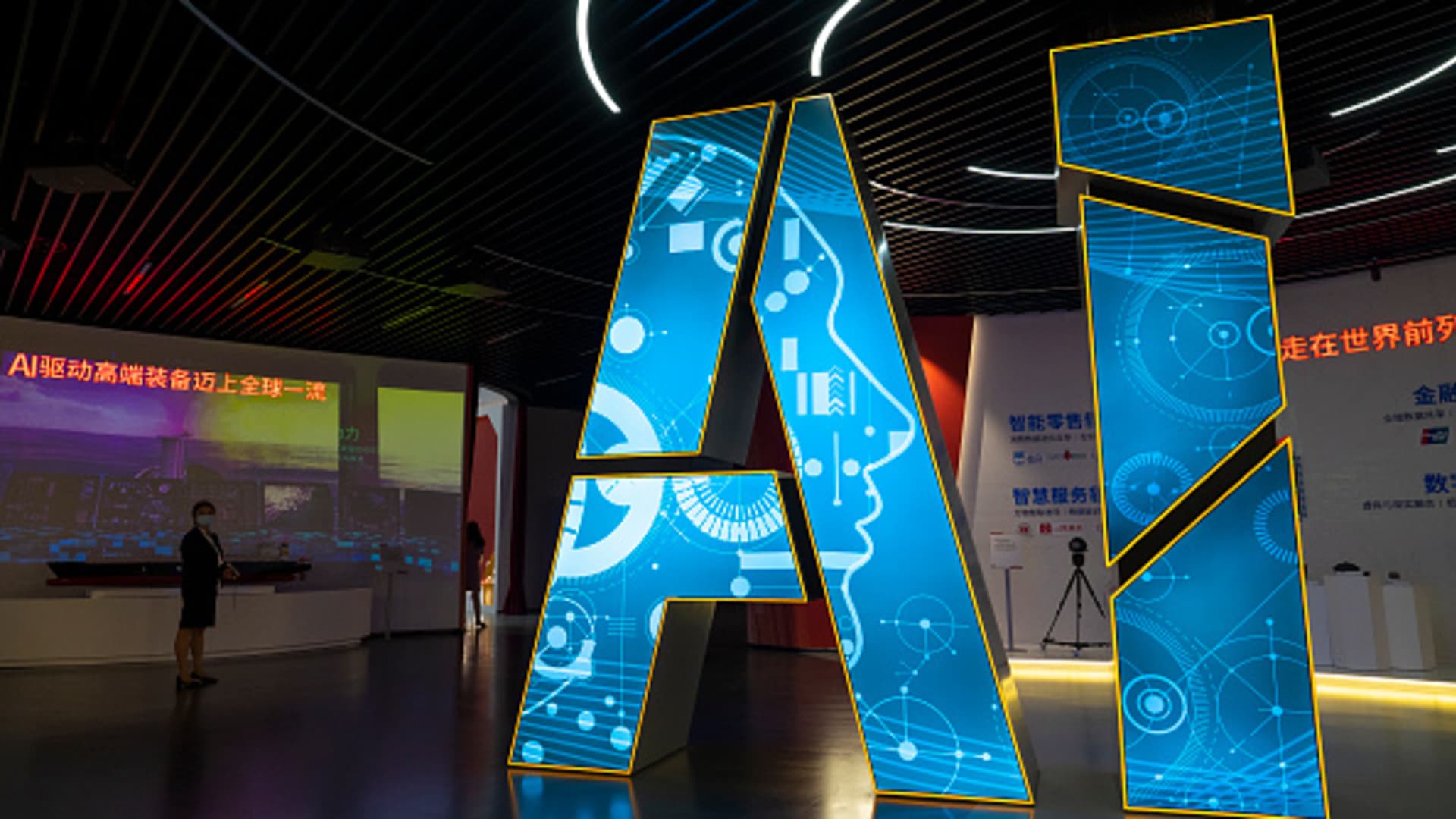 AI drives growth for a few Chinese companies. Analysts share their picks