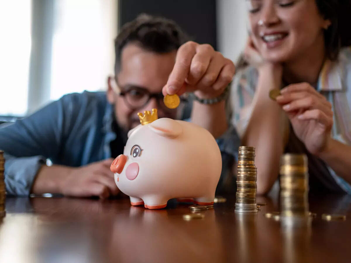 Late parenthood financial planning: How to balance child expenses and retirement savings in your 40s